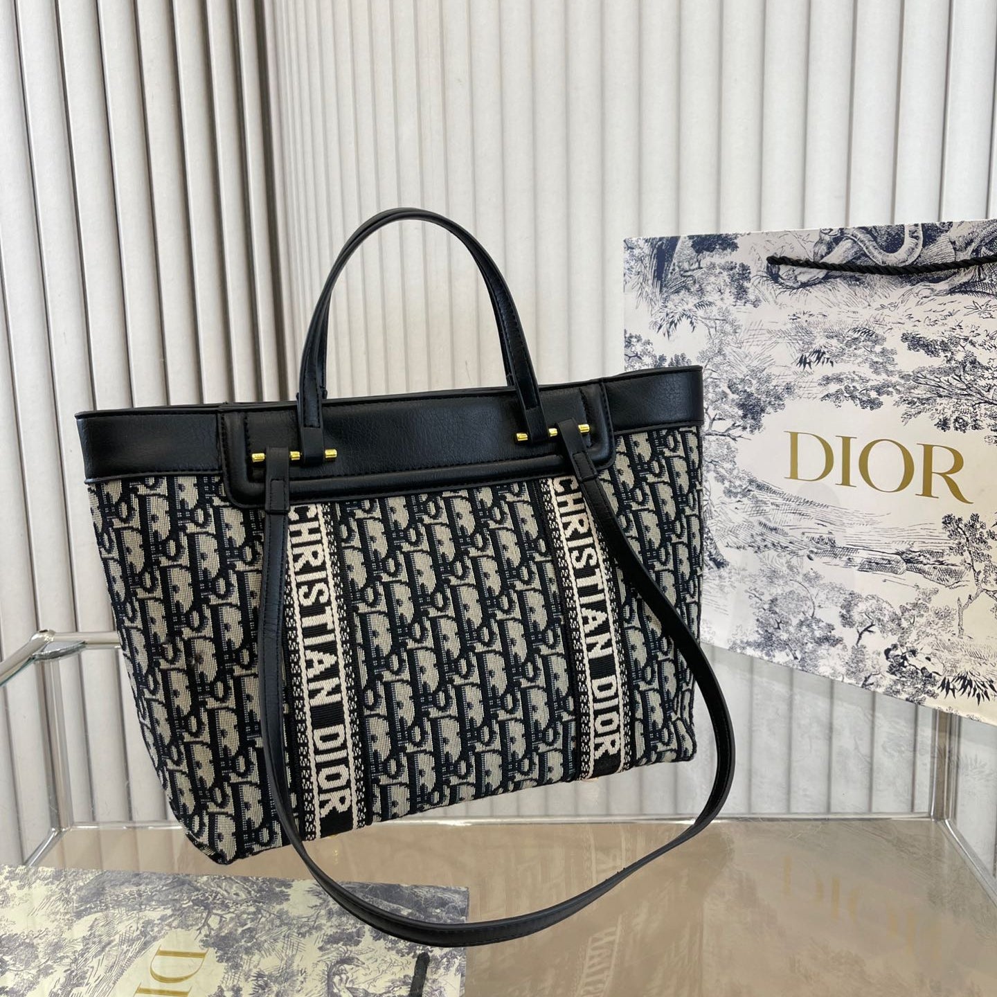 【ディオール】大人気バッグの新作♡BOOK TOTE