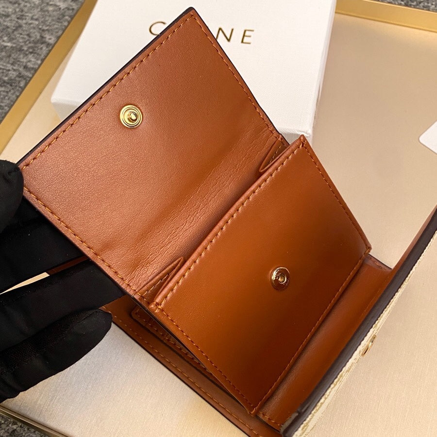 【セリーヌ】大人気極上レザー仕立て クラシックで上品な選択