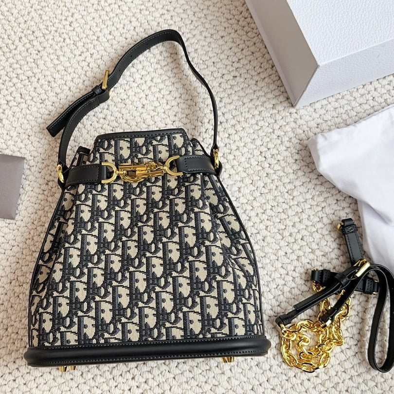 【ディオール】【フォルムもデザインも可愛い♪】★C'EST ★ハンドバッグ