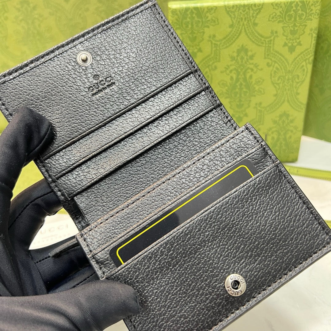 【グッチ】 コンパクトな二つ折り財布 人気爆発 在庫わずか