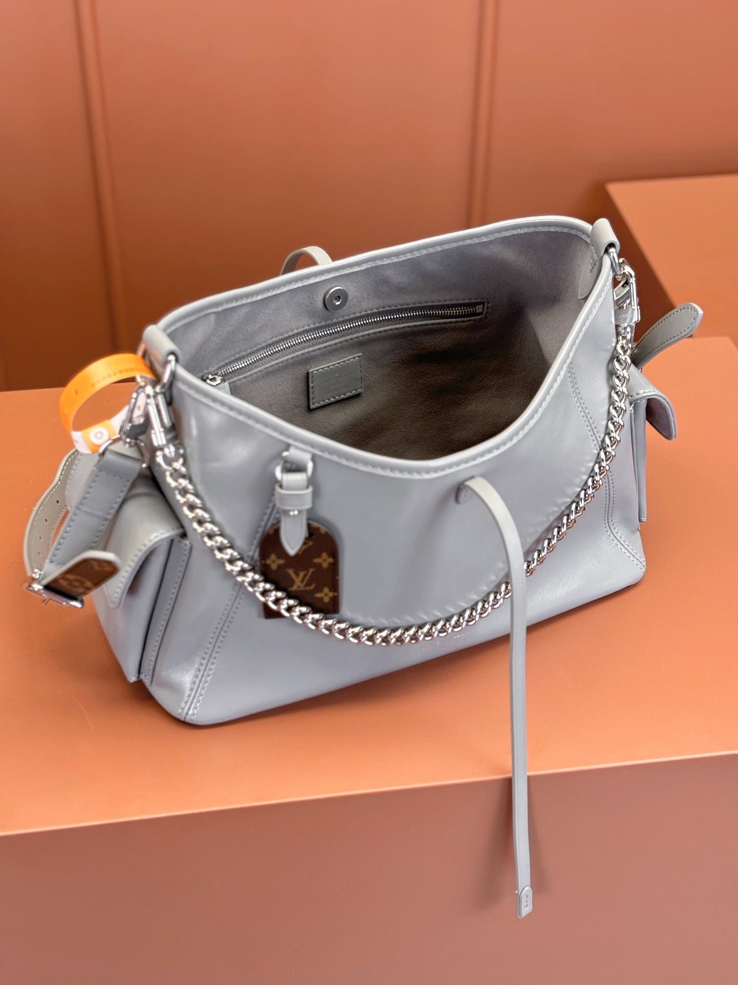 【ルイ・ヴィトン】関税送料込み☆Carryall VIBE 中号|2色展開の魅力!