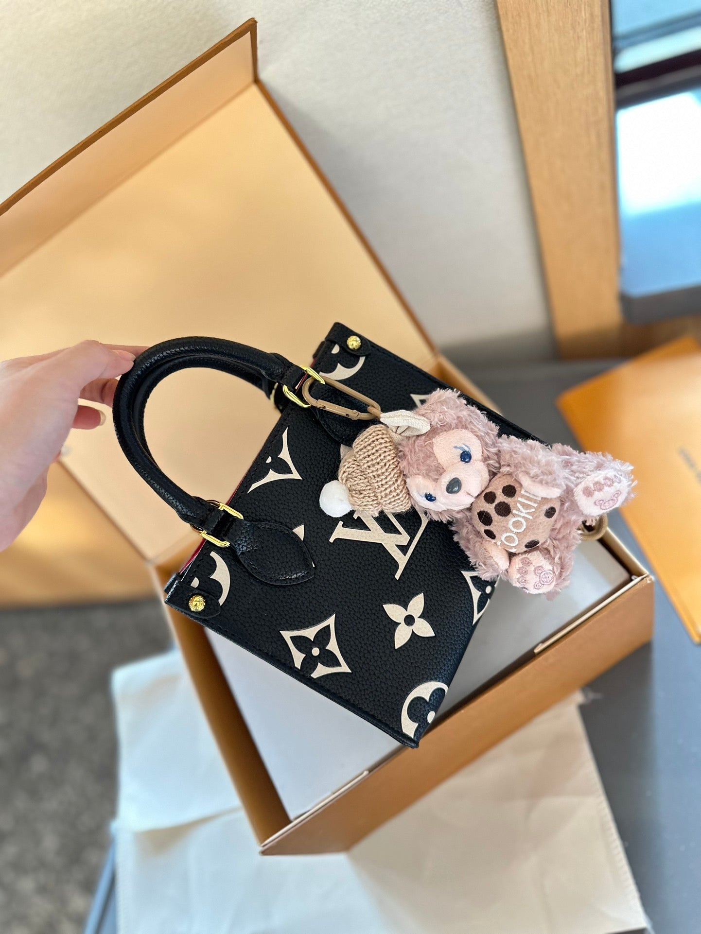 【ルイヴィトン】♢OnTheGo|圧紋レザーの高級感、今季注目のスタイル♪即日発送対応