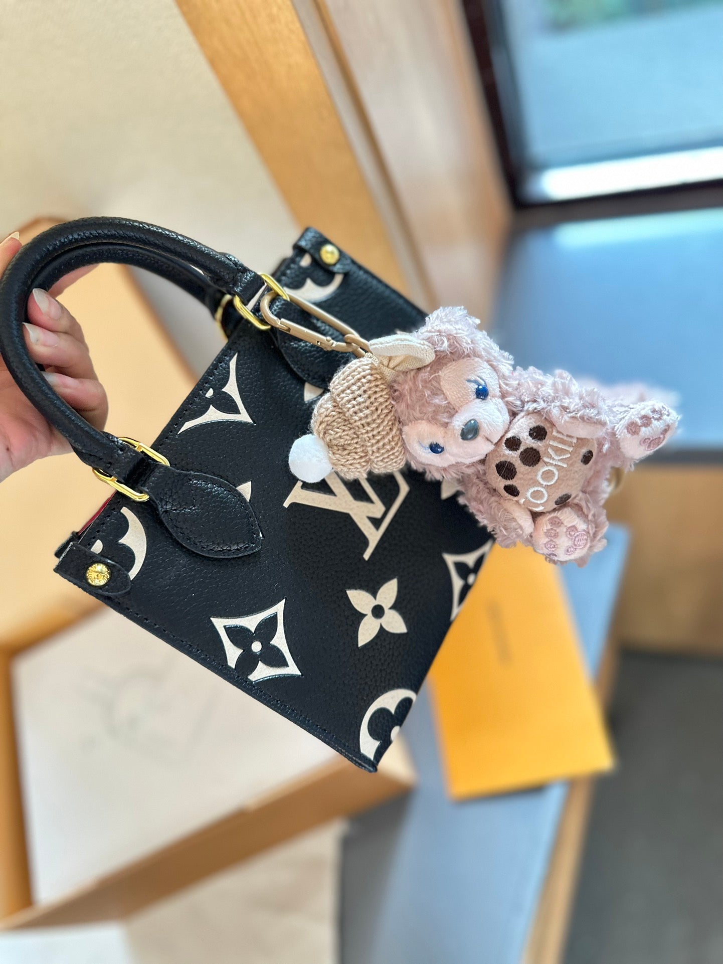 【ルイヴィトン】♢OnTheGo|圧紋レザーの高級感、今季注目のスタイル♪即日発送対応