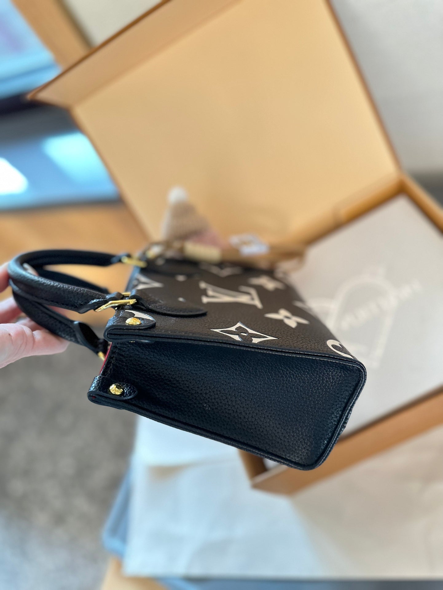【ルイヴィトン】♢OnTheGo|圧紋レザーの高級感、今季注目のスタイル♪即日発送対応