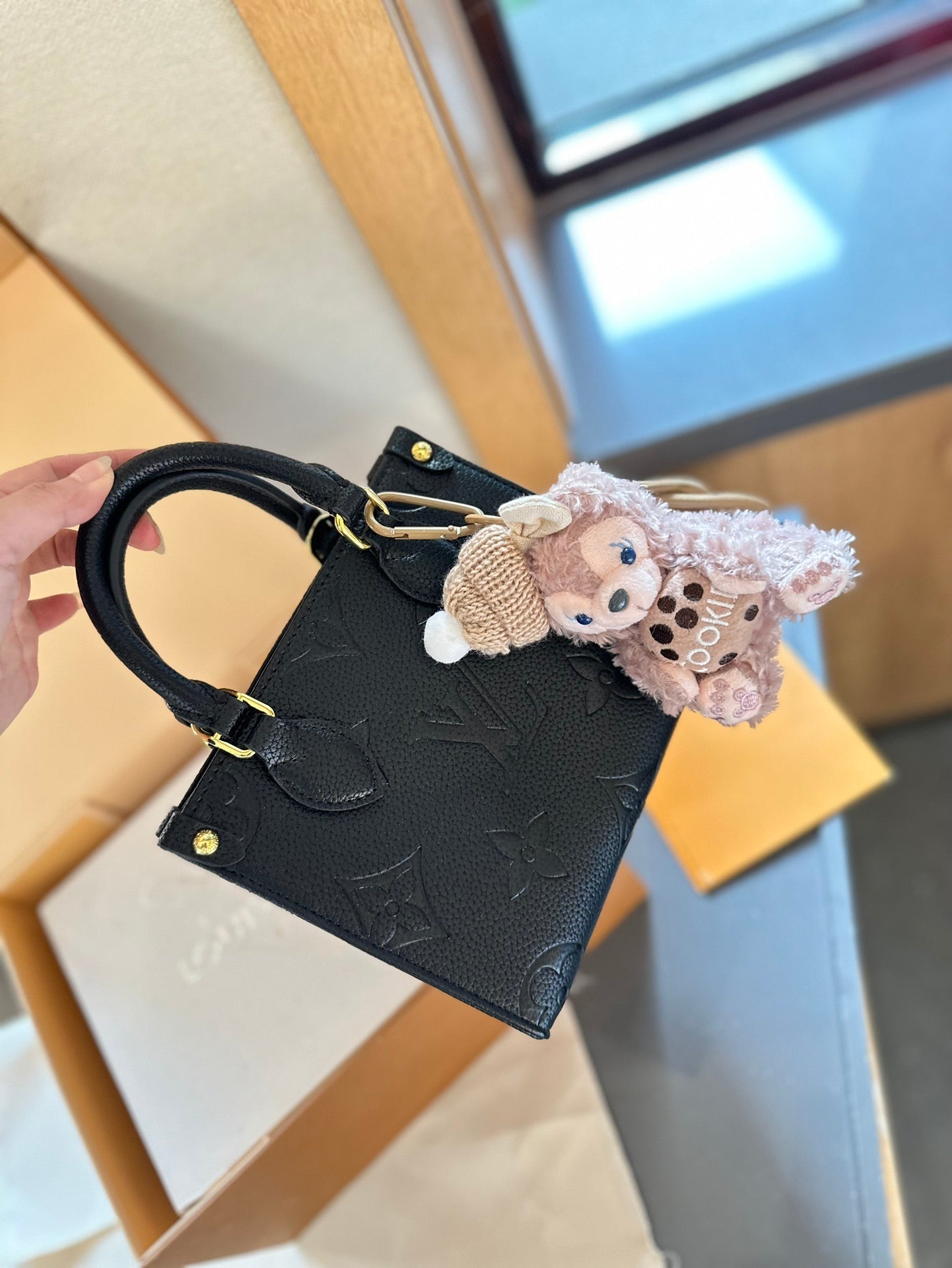【ルイヴィトン】♢OnTheGo|圧紋レザーの高級感、今季注目のスタイル♪即日発送対応