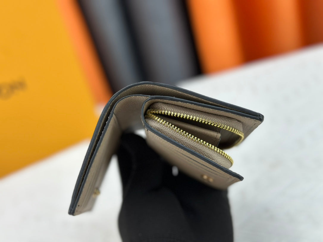 【ルイヴィトン】収納力抜群のミニ財布 上質感あふれるエンボス仕上げ