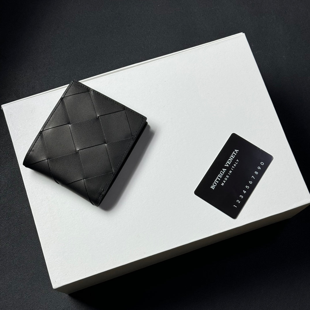 【ボッテガヴェネタ】黒カセット 二つ折り 財布☆超人気☆