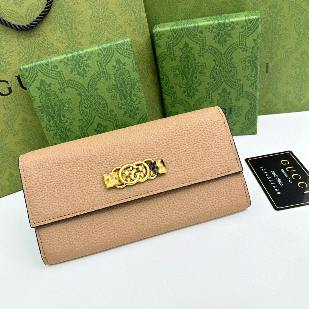 【グッチ】 春と夏定番人気♪ 薄型デザインでどんなシーンにもマッチ