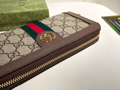 【グッチ】 超薄型デザイン！ポケットにもすっぽり入る財布