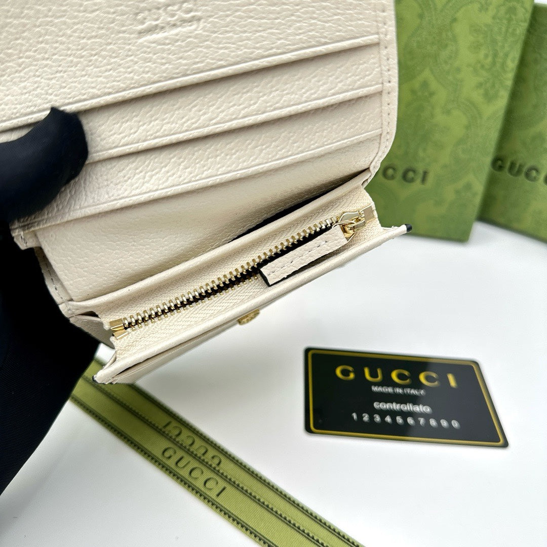 【グッチ】 個性的なデザイン 短財布 春夏限定コレクション