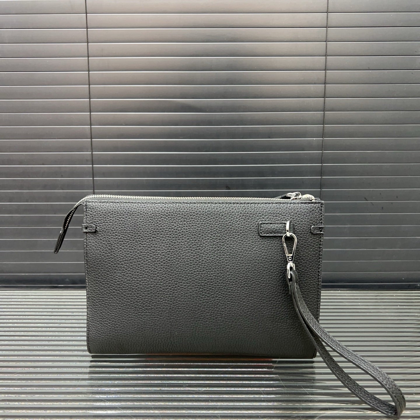 【エルメス】シンプルでエレガント ブラックレザークラッチ 大人の男性に最適