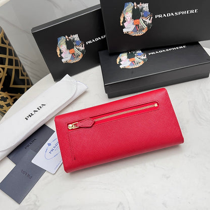 【プラダ】新作長財布 サフィアーノ素材で高級感満点