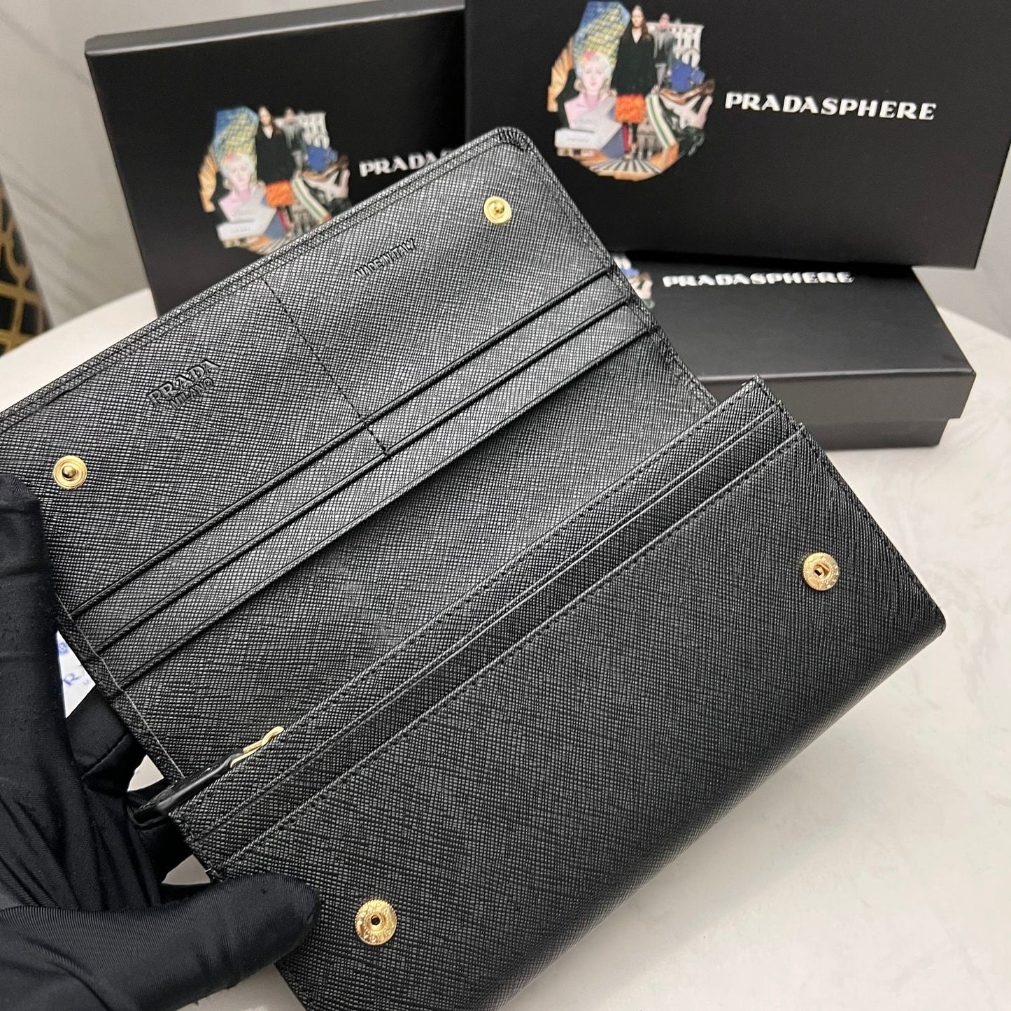 【プラダ】新作長財布 サフィアーノ素材で高級感満点