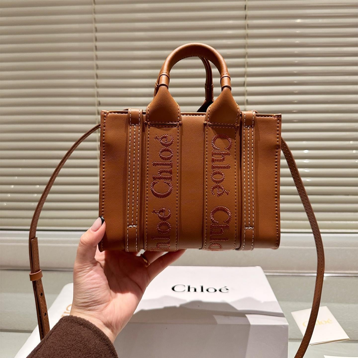 【クロエ】【人気のある】スモール「ウッディ」デニムトートバッグ
