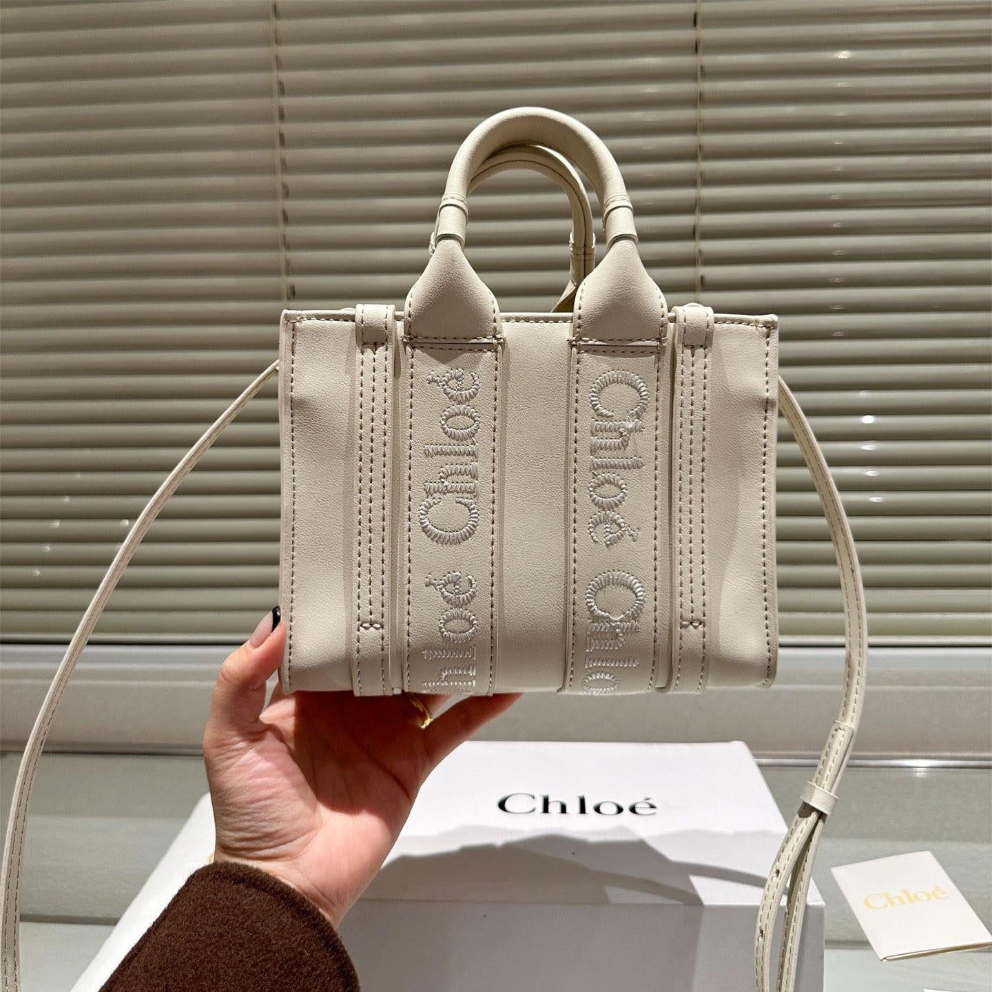 【クロエ】【人気のある】スモール「ウッディ」デニムトートバッグ