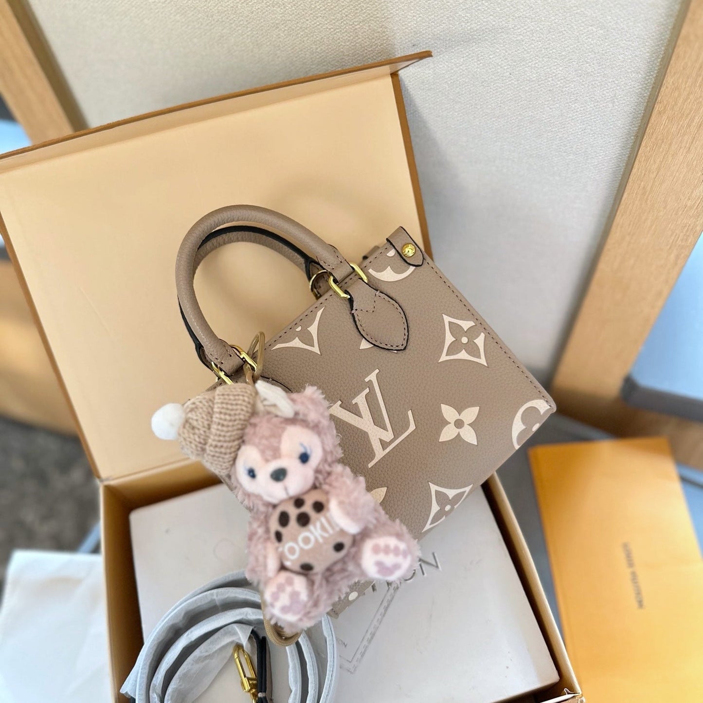 【ルイヴィトン】♢OnTheGo｜圧紋レザーの高級感、今季注目のスタイル♪即日発送対応