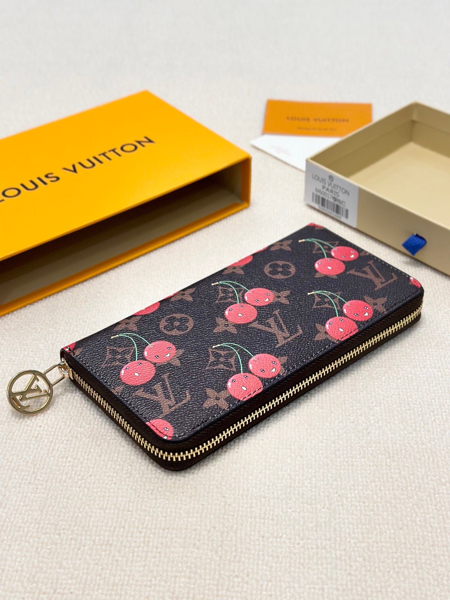 【ルイヴィトン】 ジッピー・ウォレット モノグラム ♪ チェリー
